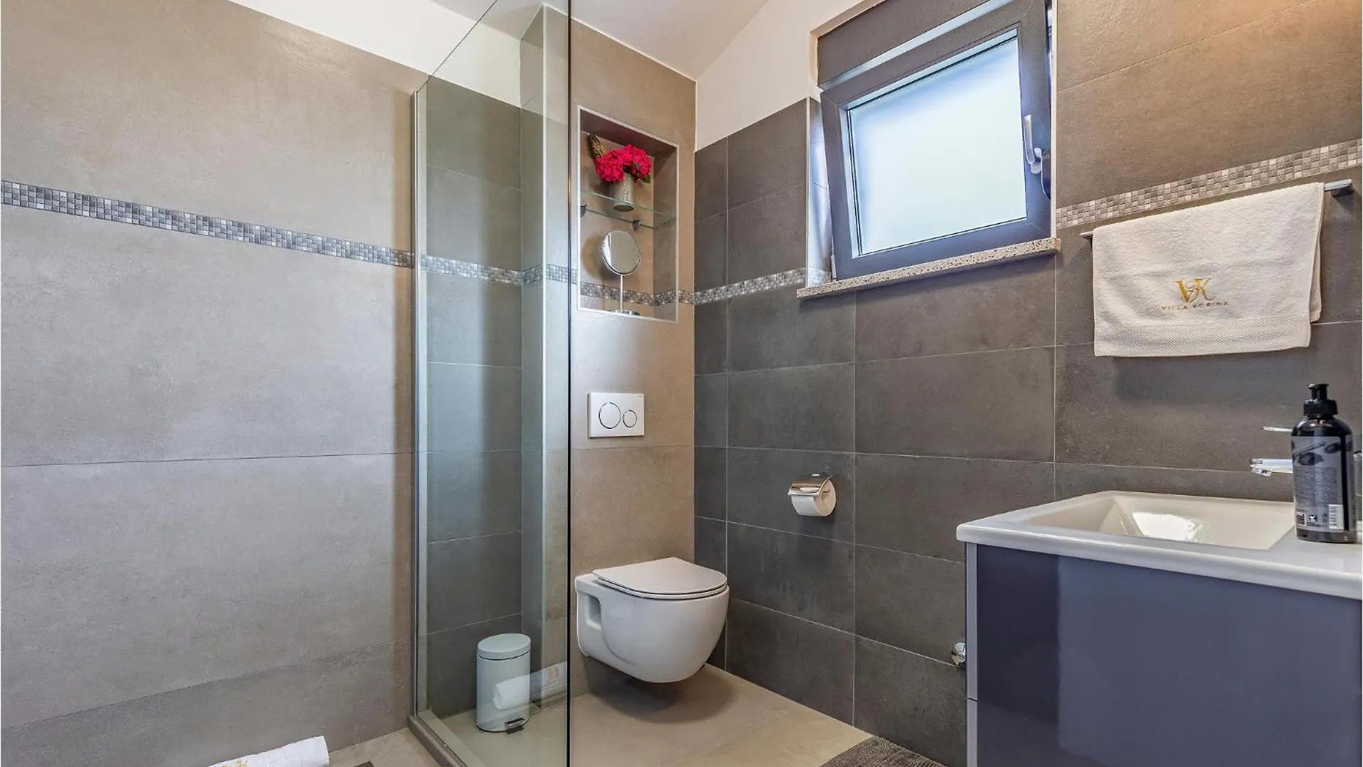 Amazing Home In Pomer With Outdoor Swimming Pool 0*,